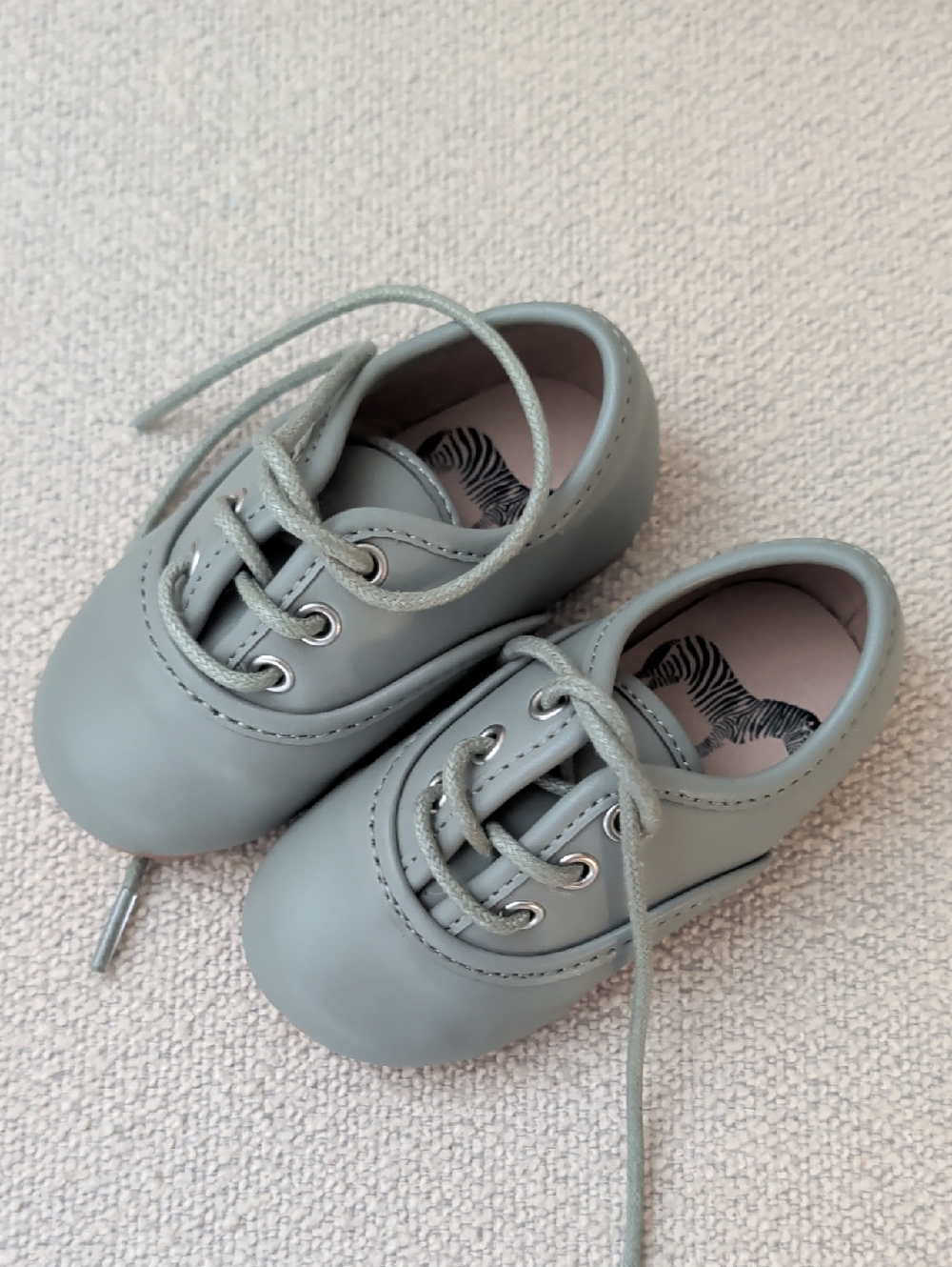 Classic Lace-Up Kids Shoes in Light Gray Zeebrakids Size 20